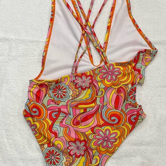 Boohoo NWOT Women’s SZ 12 70s Floral Bandeau Cheeky High Cut One Piece Swimsuit - Picture 6 of 8